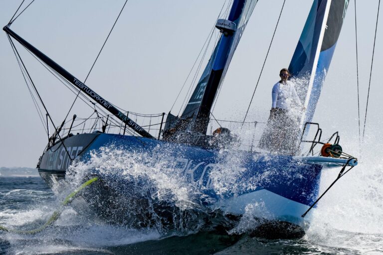 Titre : Défis financiers des navigateurs du Vendée Globe : entre dettes et risques à l'échelle mondiale