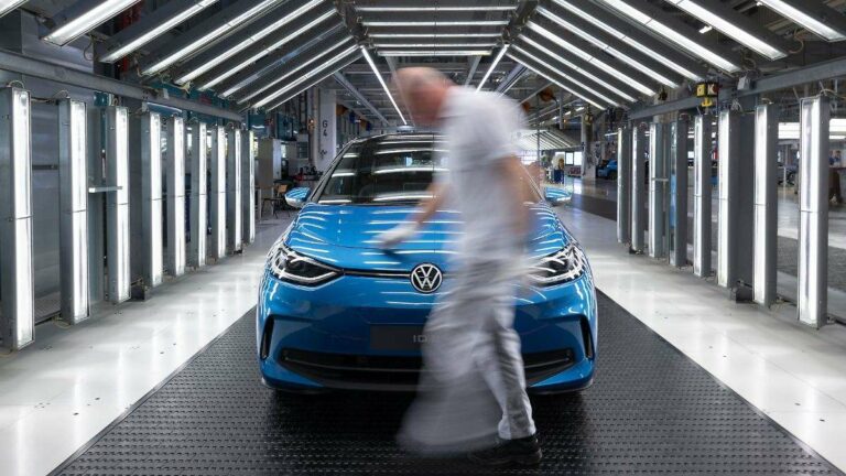 Titre : Les enjeux du conflit tarifaire chez VW : Salaire des employés en question - n-tv.de