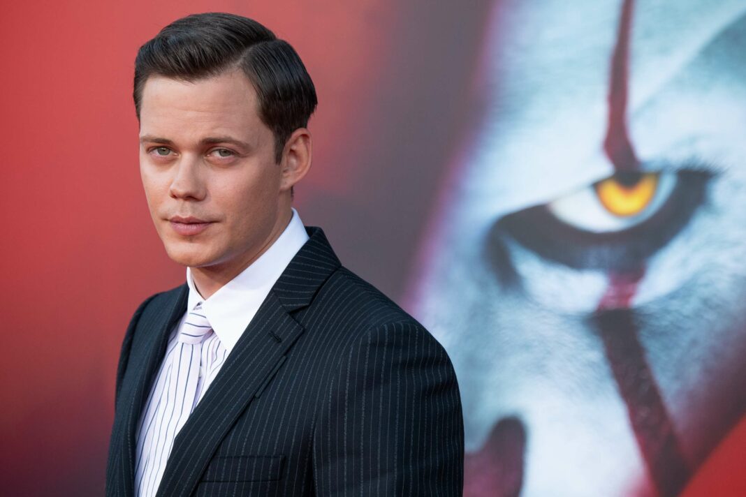 Bill Skarsgård s'exprime avec humour sur les prothèses de 