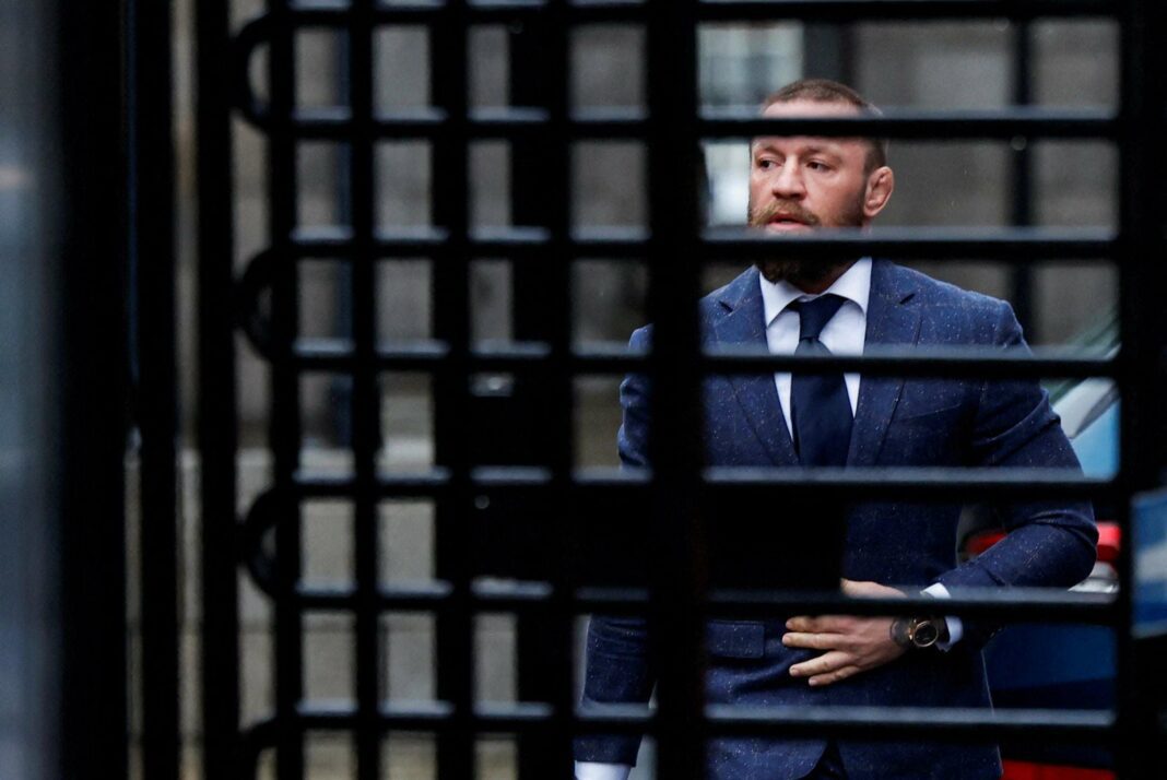 Conor McGregor, combattant de cage, aspire à la présidence de l'Irlande malgré des défis personnels majeurs