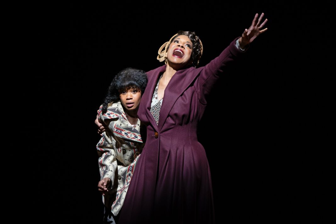 Analyse de la reprise époustouflante de 'Gypsy' à Broadway : Audra McDonald brille sous la direction de George C. Wolfe.