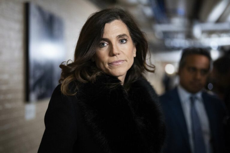 Consultant du GOP critique Nancy Mace en la qualifiant d'embarras flagrant