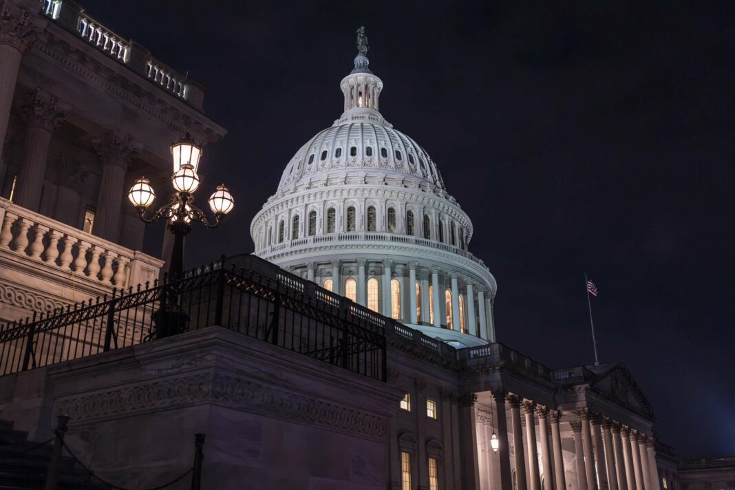 Le Sénat valide un projet de loi de financement suite à l'échec des négociations impliquant Trump et Musk.