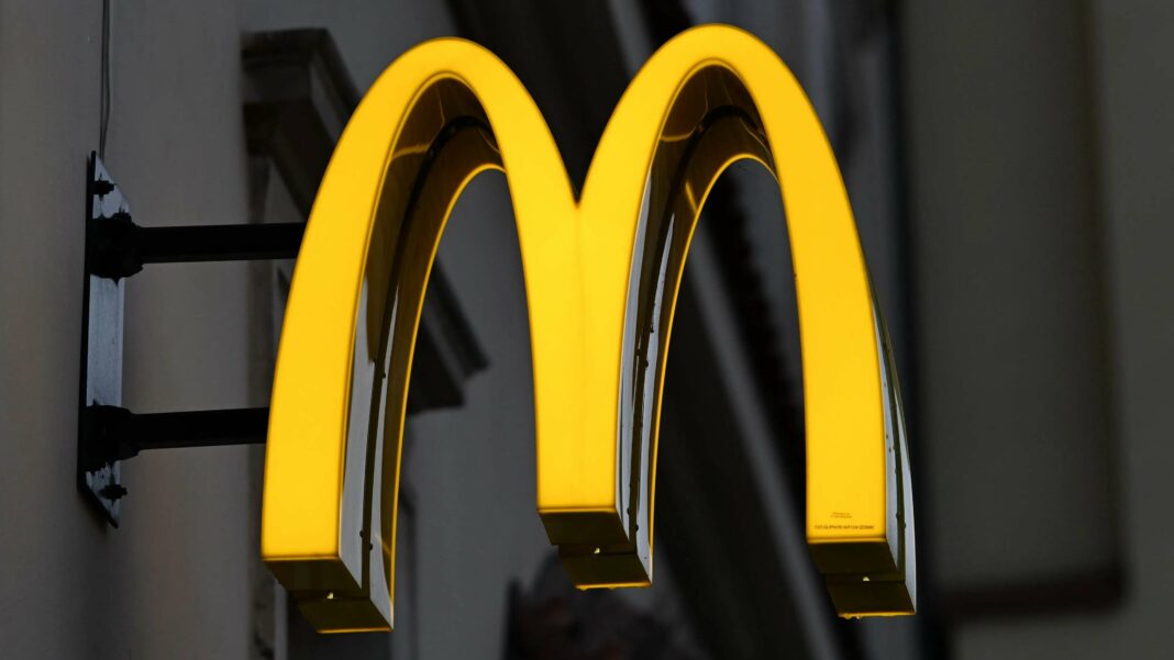 McDonald's annonce une NOUVELLE STRATÉGIE pour des repas à prix réduit pour les clients.