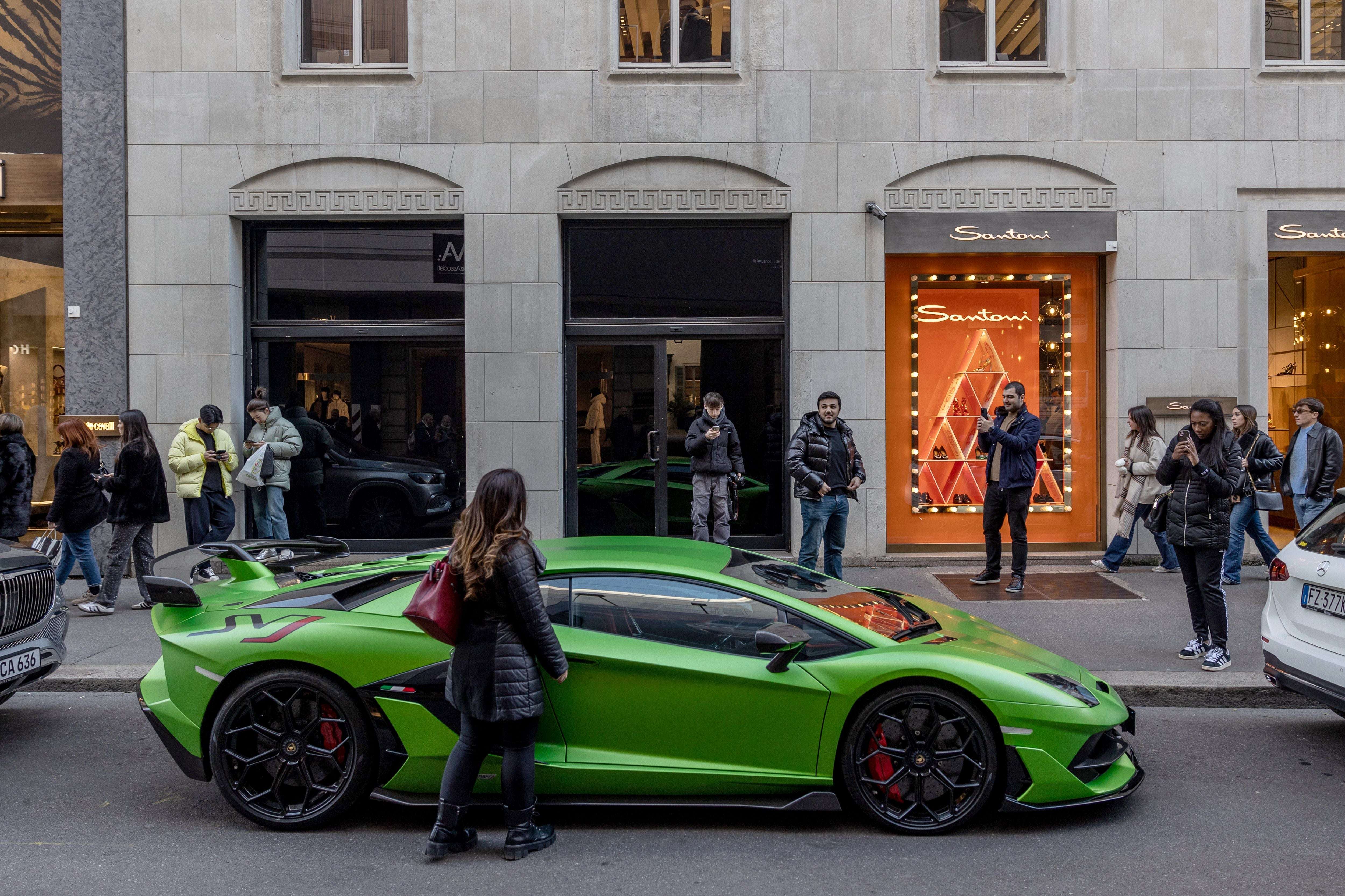 L'impact des droits de douane américains sur les ventes de Ferrari et Lamborghini face aux défis du marché automobile de luxe